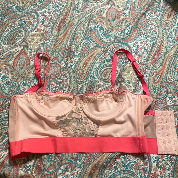 Super cute bra! Worn a couple times before it stopped fitting:/ - Picture 1 of 2